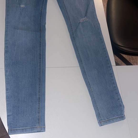 Light wash ripped high waist thick stretchy jeans 💙 - Picture 3 of 8